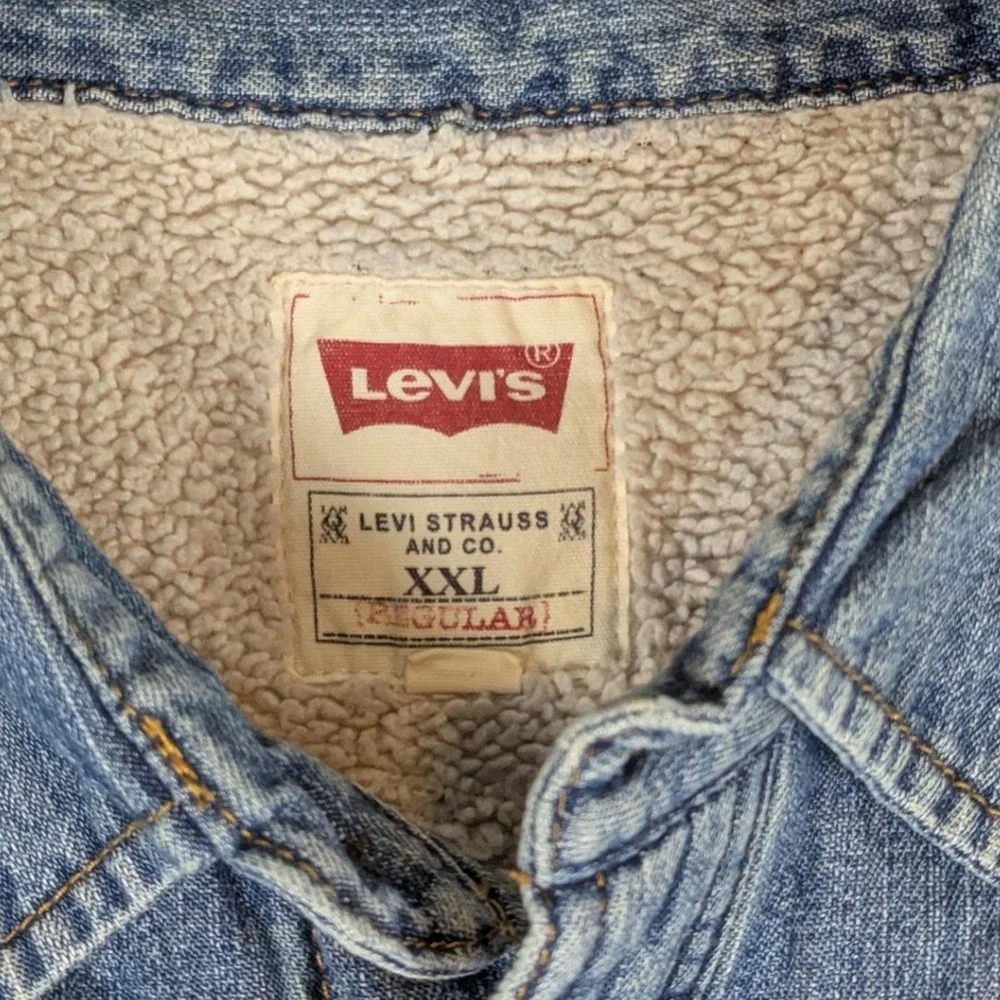 Levis Mens XXL Blue Denim Sherpa Lined Button Down Shirt Thrashed Distressed